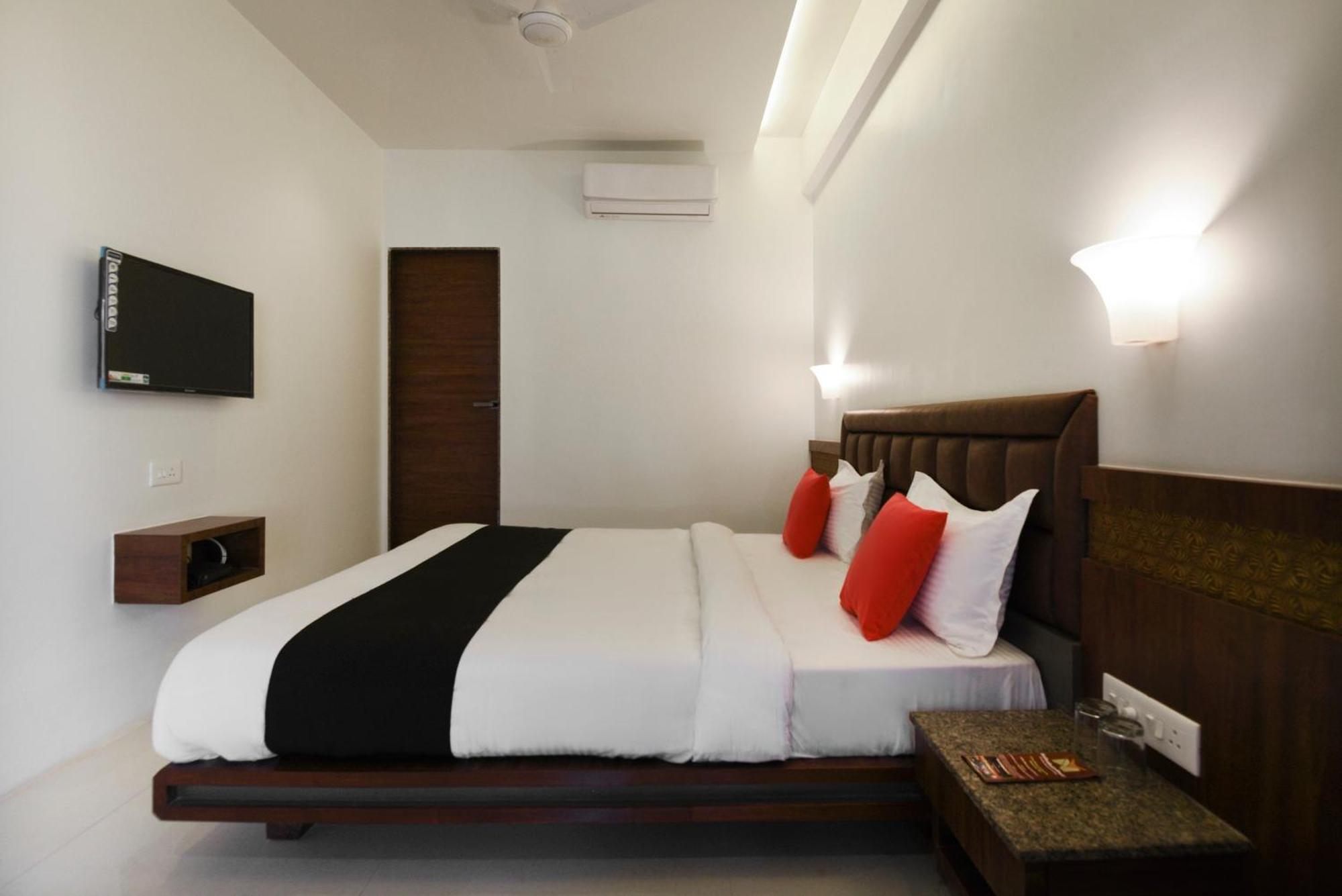Oyo Flagship Hotel Shreeyash Executive Mangvadi Eksteriør billede