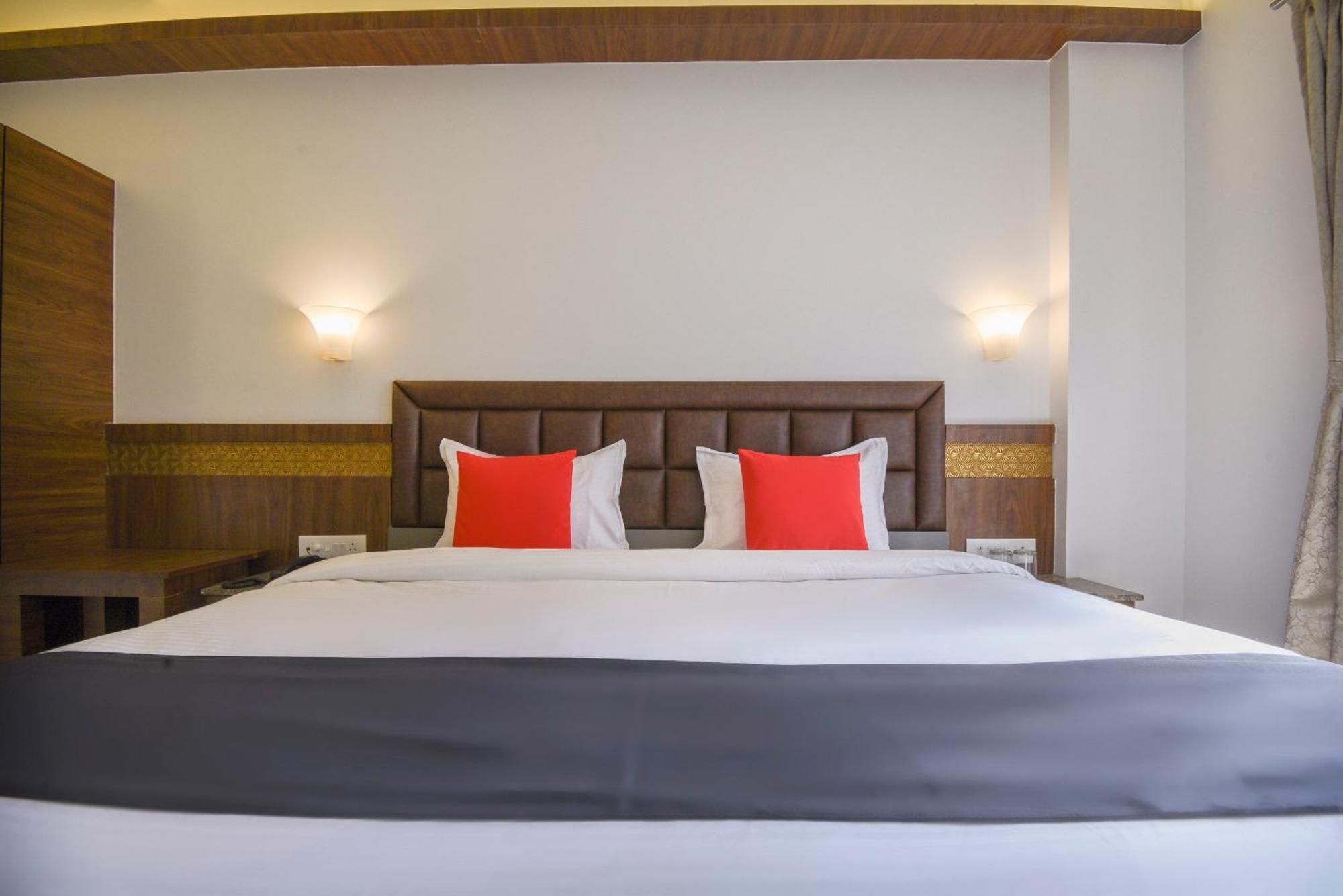 Oyo Flagship Hotel Shreeyash Executive Mangvadi Eksteriør billede