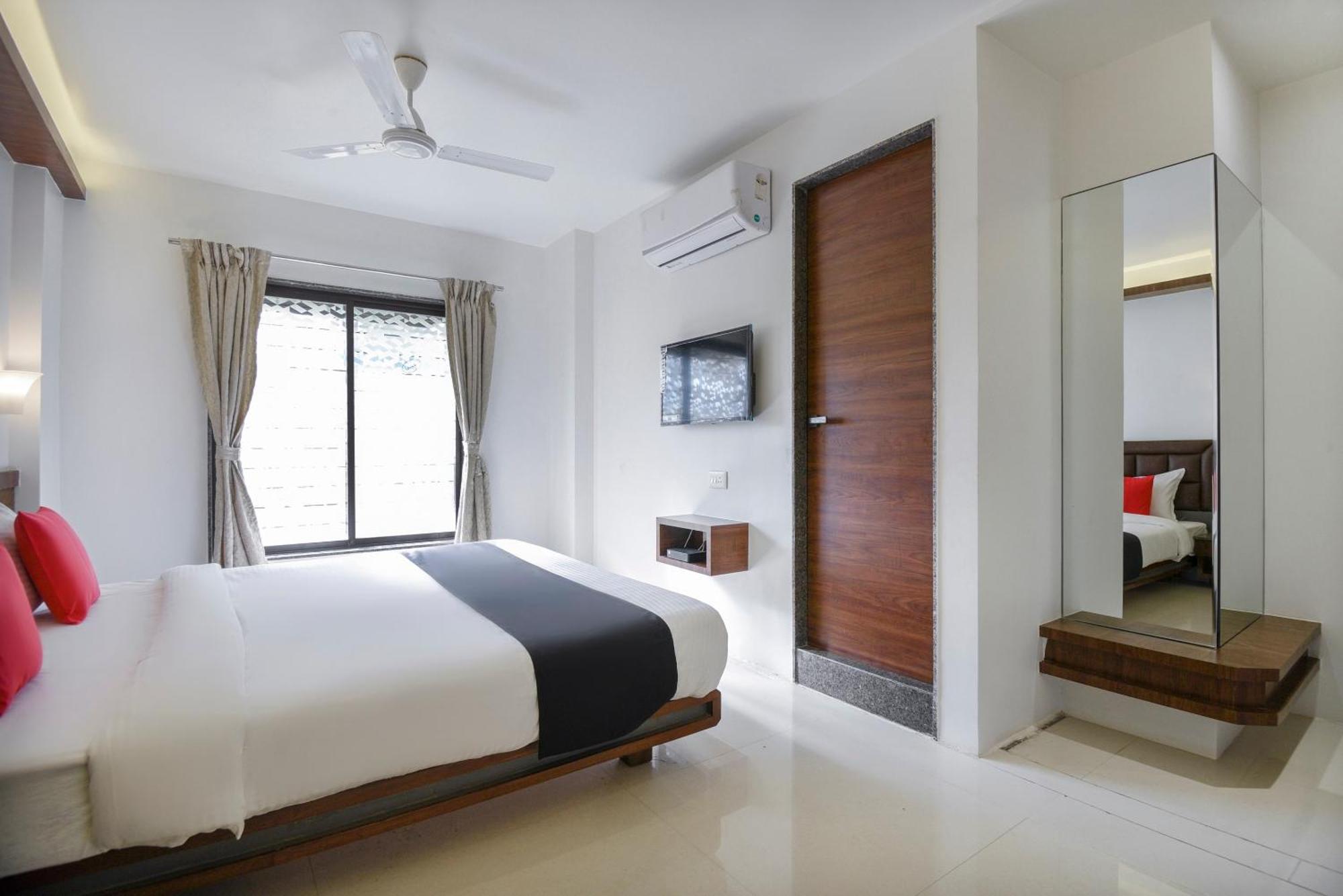 Oyo Flagship Hotel Shreeyash Executive Mangvadi Eksteriør billede