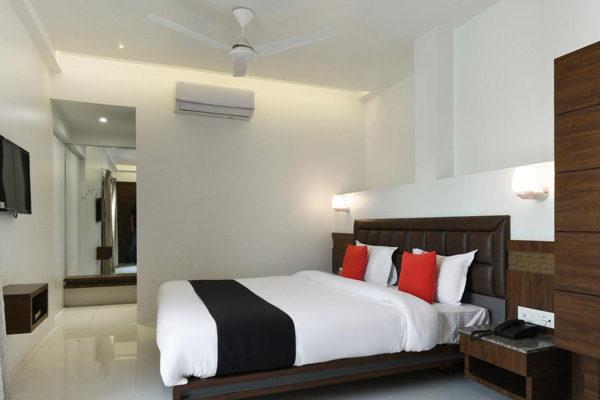 Oyo Flagship Hotel Shreeyash Executive Mangvadi Eksteriør billede