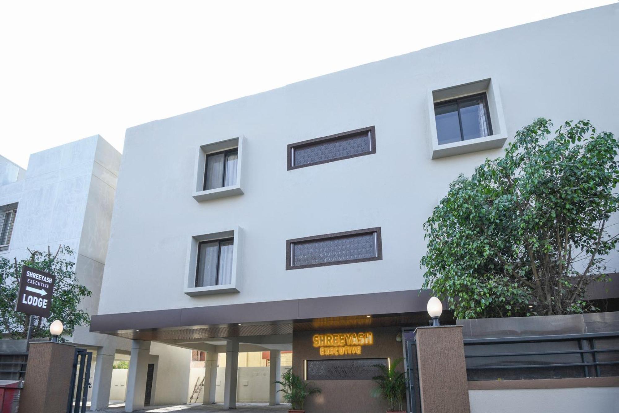 Oyo Flagship Hotel Shreeyash Executive Mangvadi Eksteriør billede