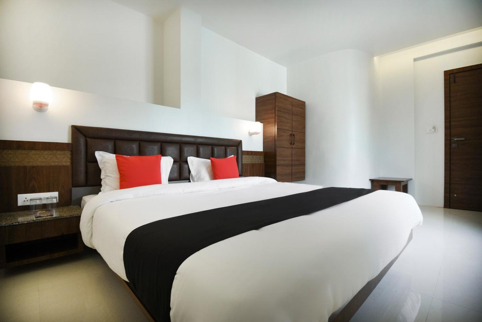 Oyo Flagship Hotel Shreeyash Executive Mangvadi Eksteriør billede