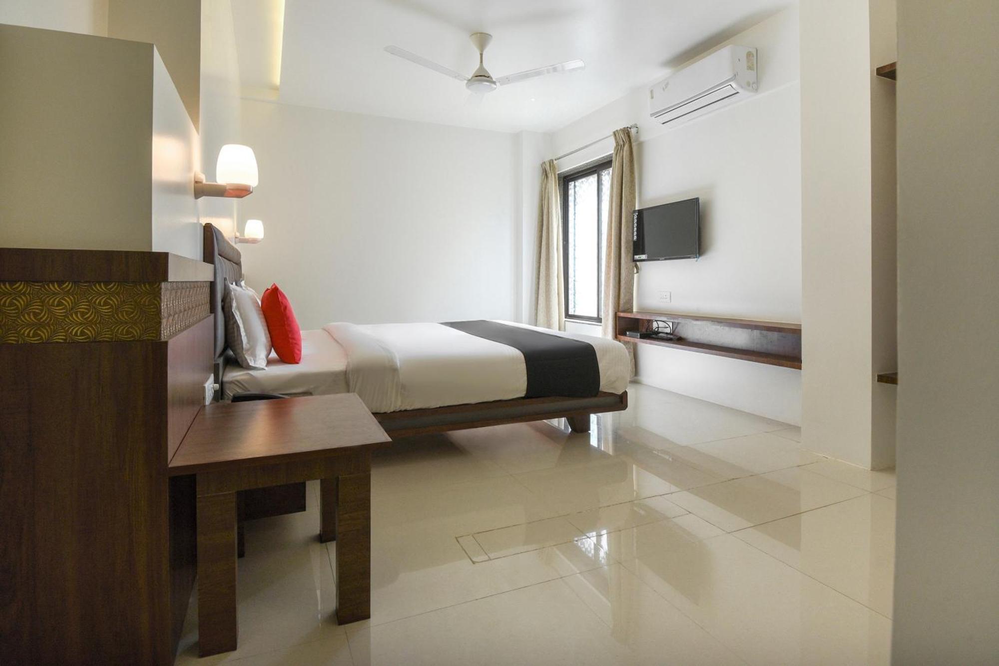 Oyo Flagship Hotel Shreeyash Executive Mangvadi Eksteriør billede