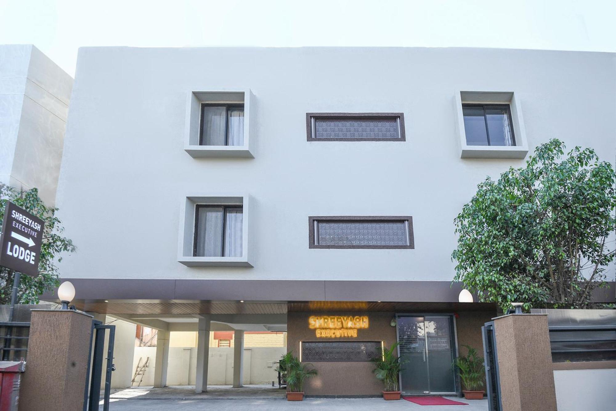 Oyo Flagship Hotel Shreeyash Executive Mangvadi Eksteriør billede